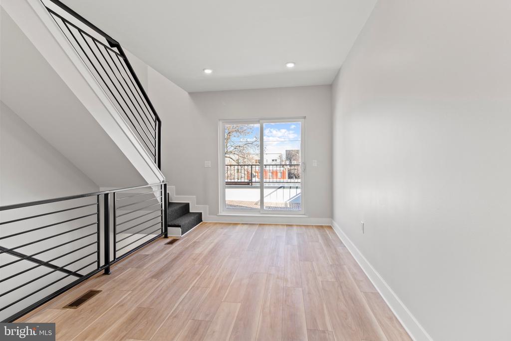2218 W SEYBERT ST #2