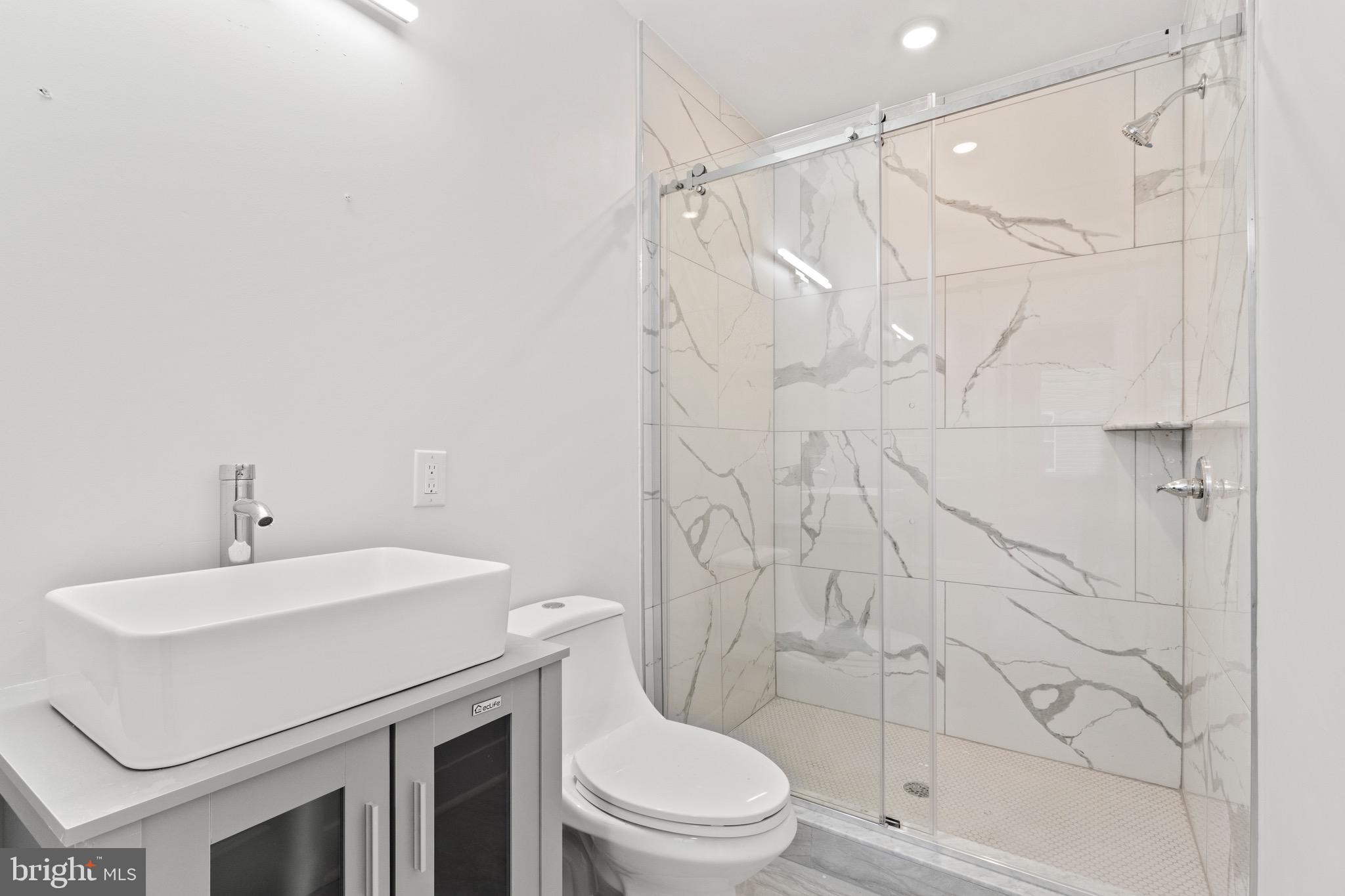 3938 HAVERFORD AVE #B