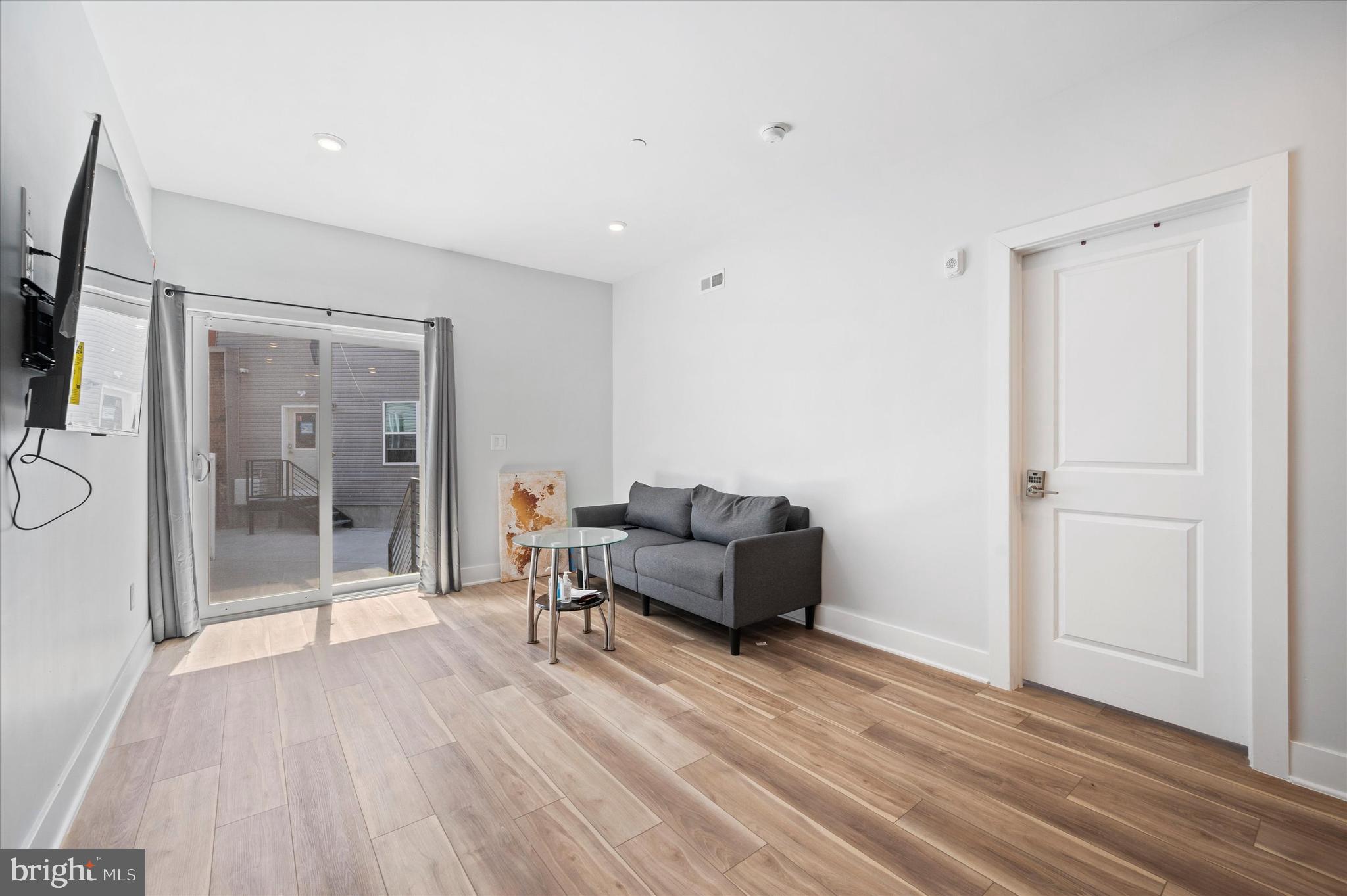 3938 HAVERFORD AVE #B