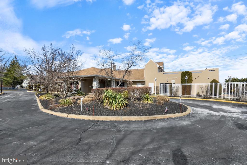 30 Bonnie Gellman Ct #B30