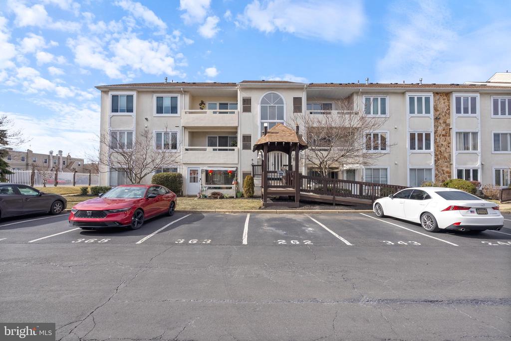 30 Bonnie Gellman Ct #B30