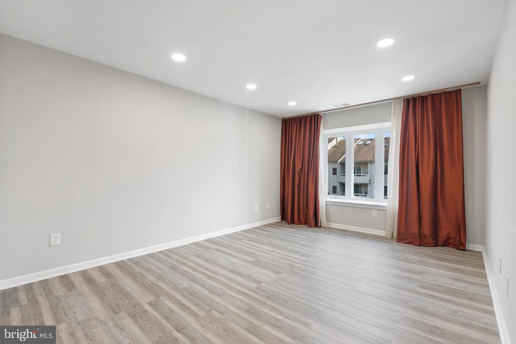 30 Bonnie Gellman Ct #B30