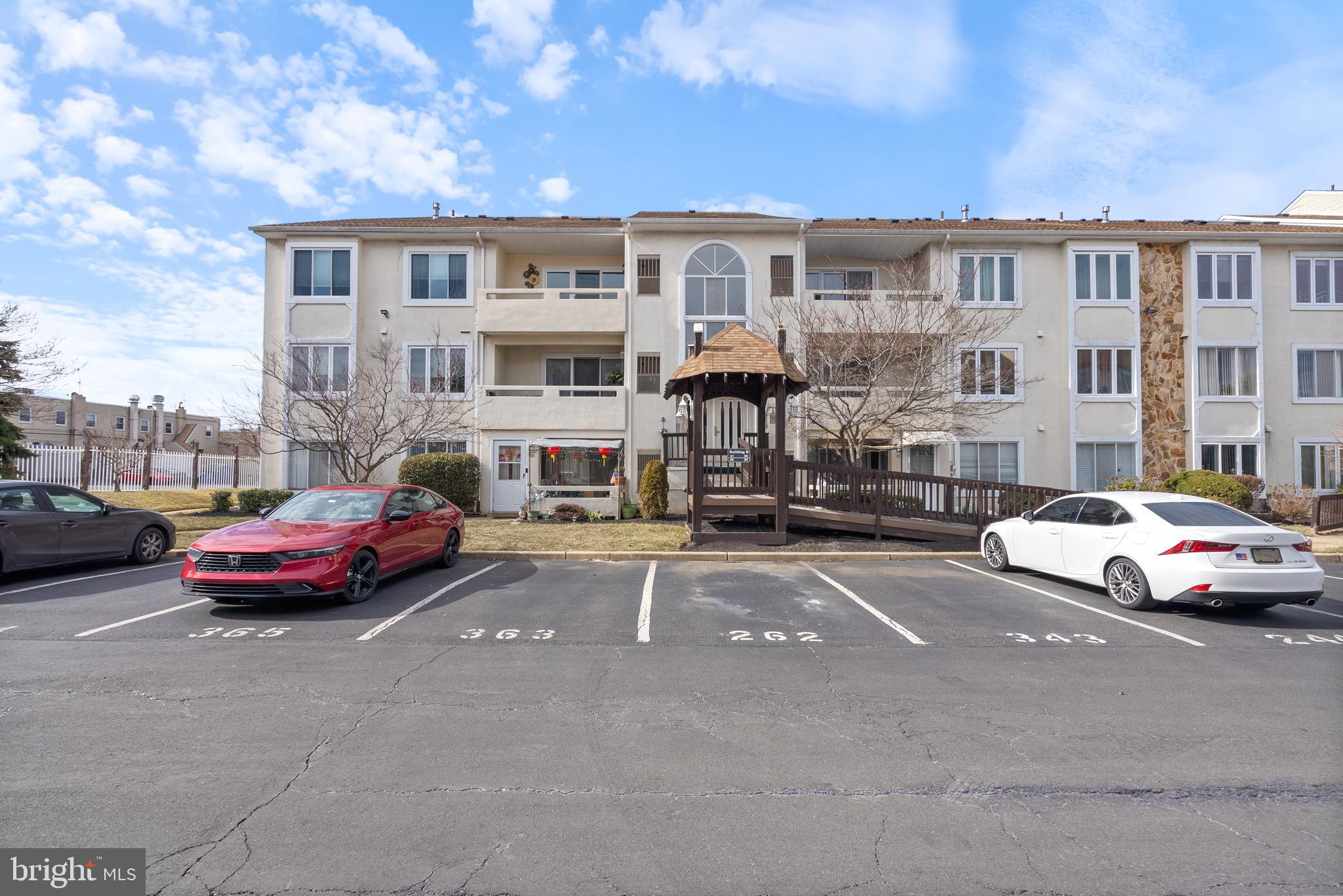 30 Bonnie Gellman Ct #B30