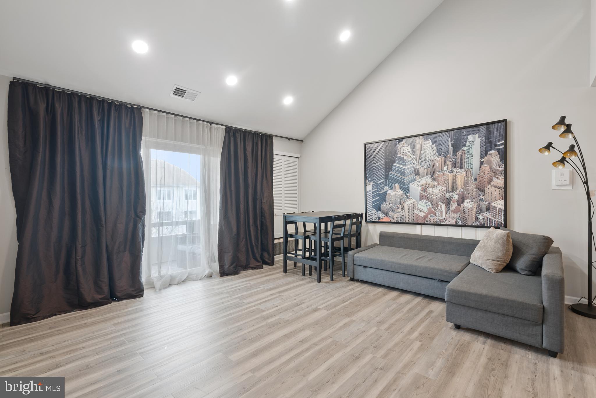30 Bonnie Gellman Ct #B30