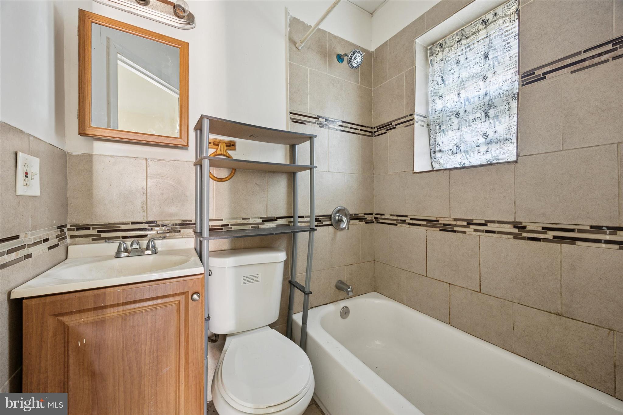 1236 W SERGEANT STREET