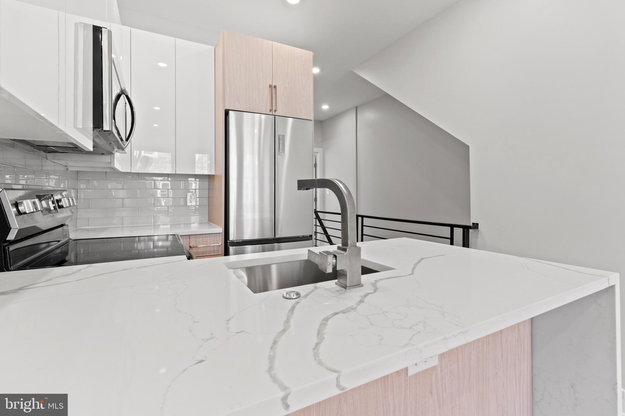 2218 W SEYBERT ST #1