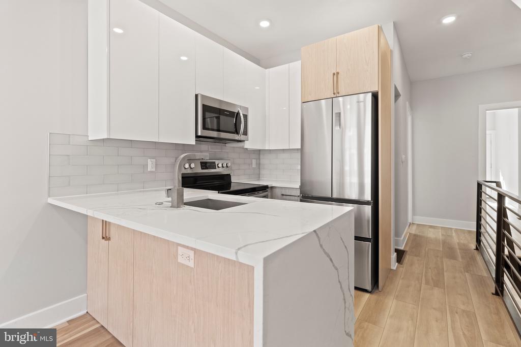 2218 W SEYBERT ST #1