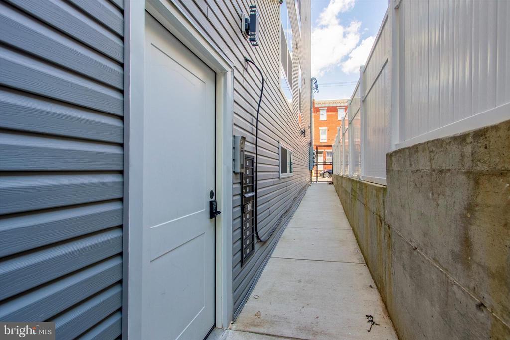 3836 HAVERFORD AVE #3