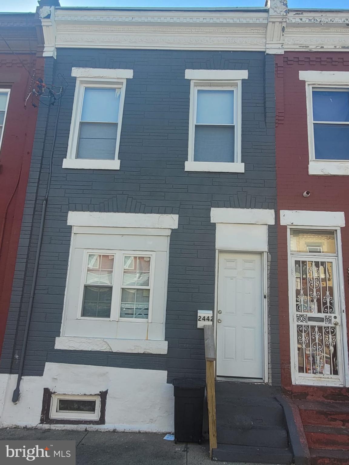 2442 W OAKDALE STREET