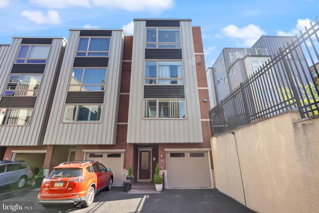 112 Christian St #I