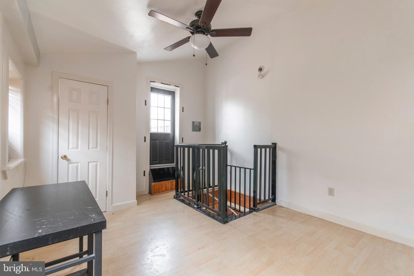 513 W GIRARD AVE #2R