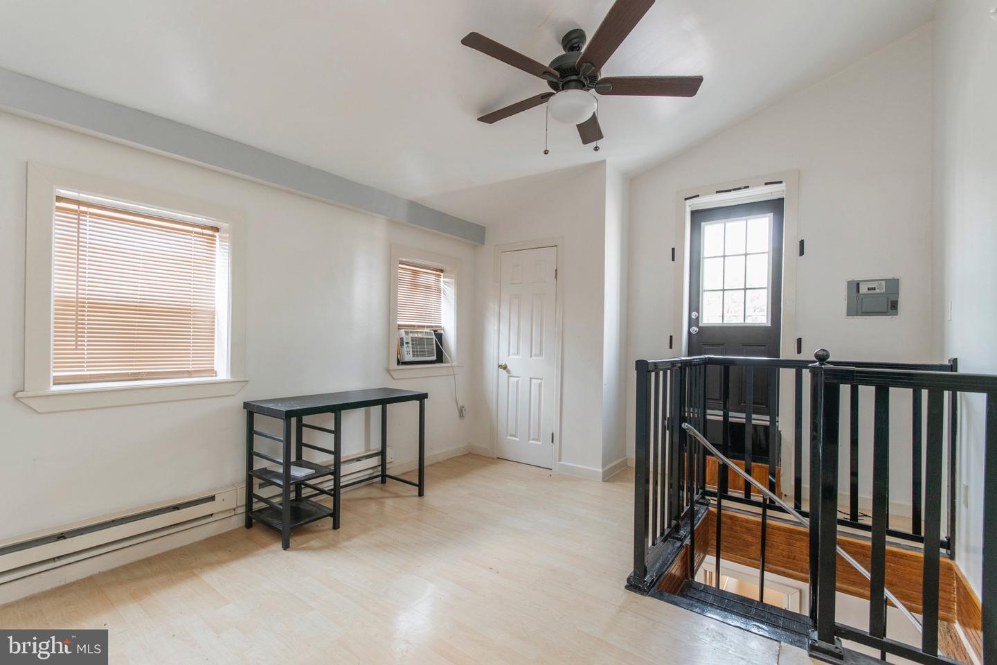 513 W GIRARD AVE #2R
