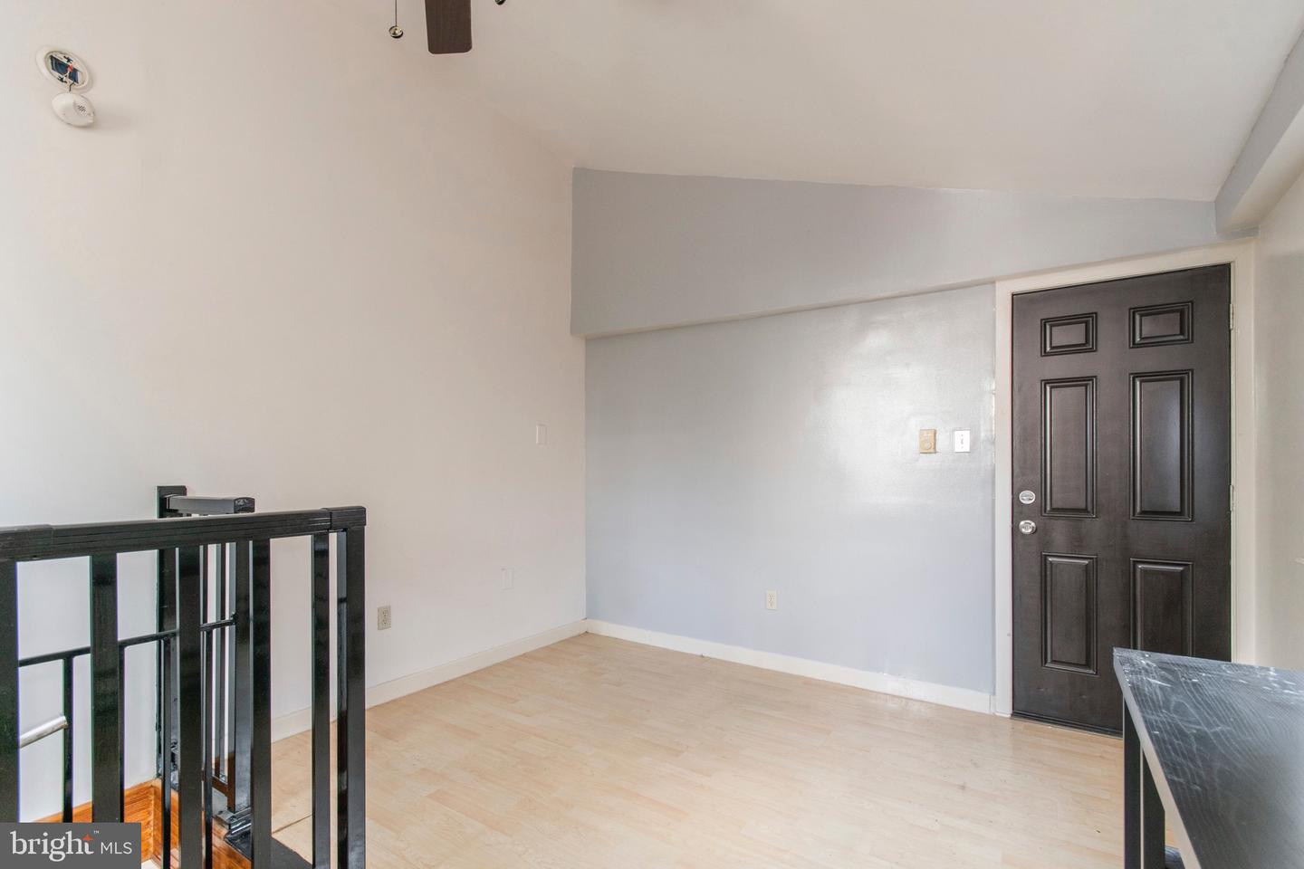 513 W GIRARD AVE #2R
