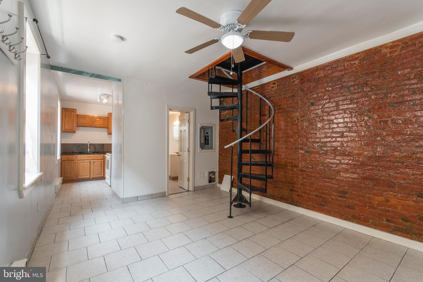 513 W GIRARD AVE #2R