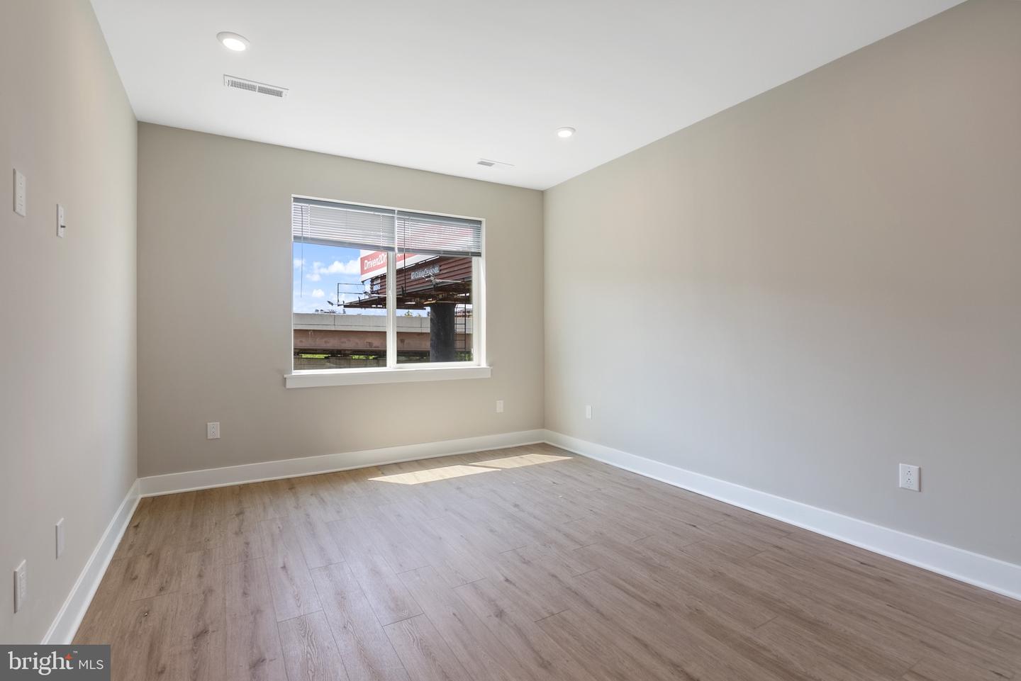 408-10 N FRONT ST #1