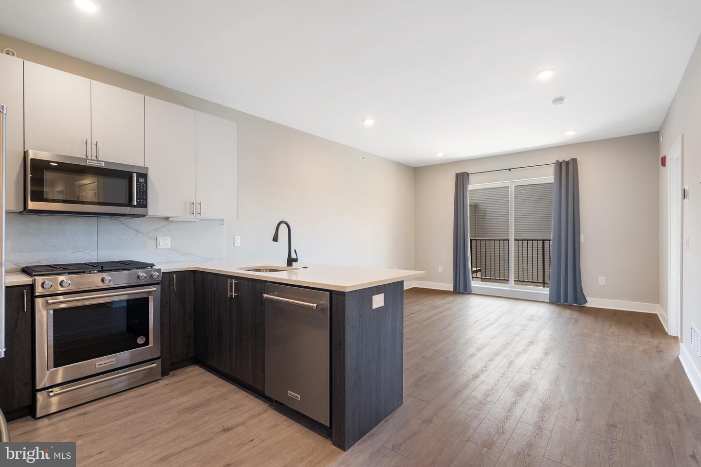 408-10 N FRONT ST #1