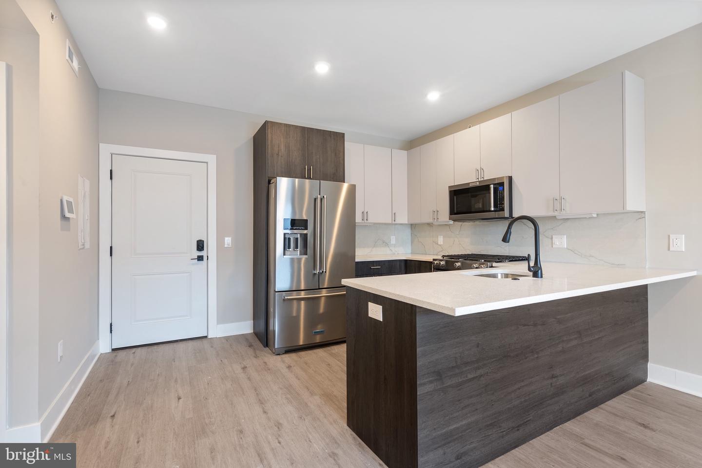 408-10 N FRONT ST #1