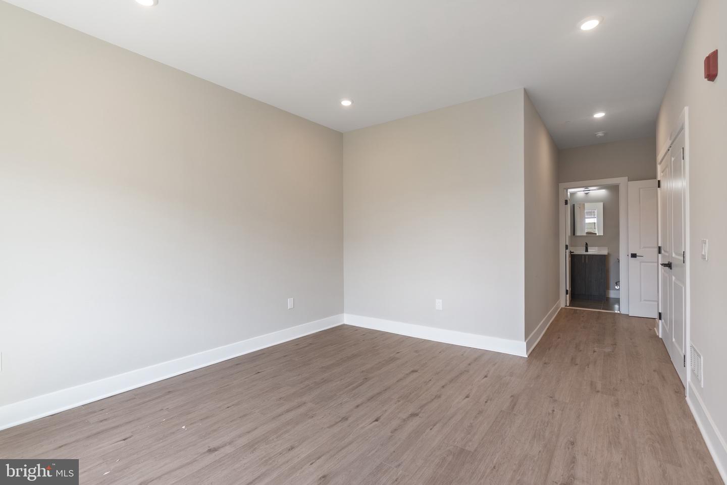 408-10 N FRONT ST #1