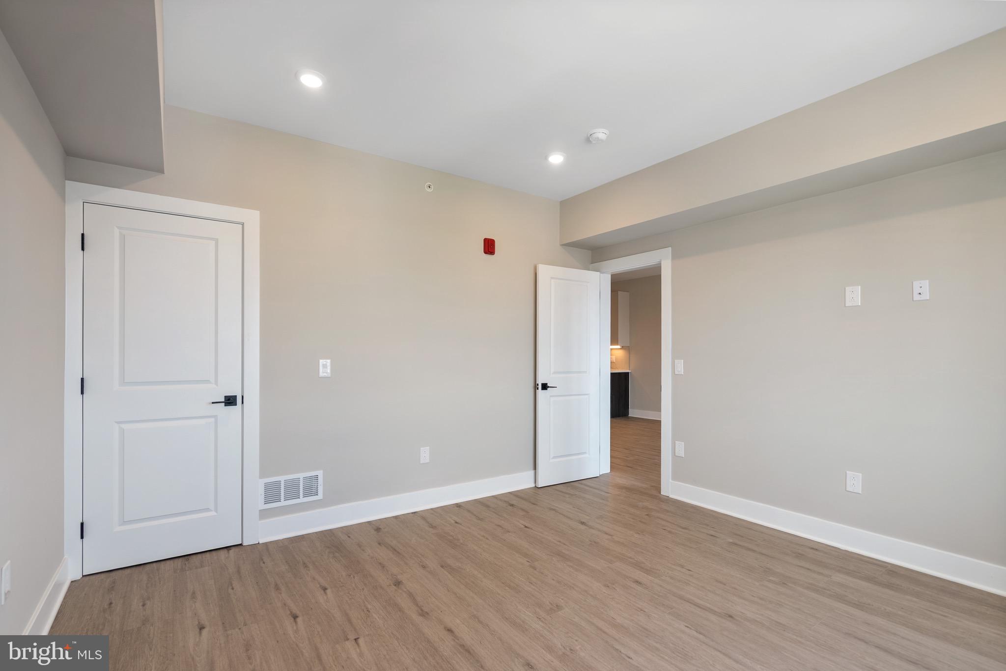 408-10 N FRONT ST #10