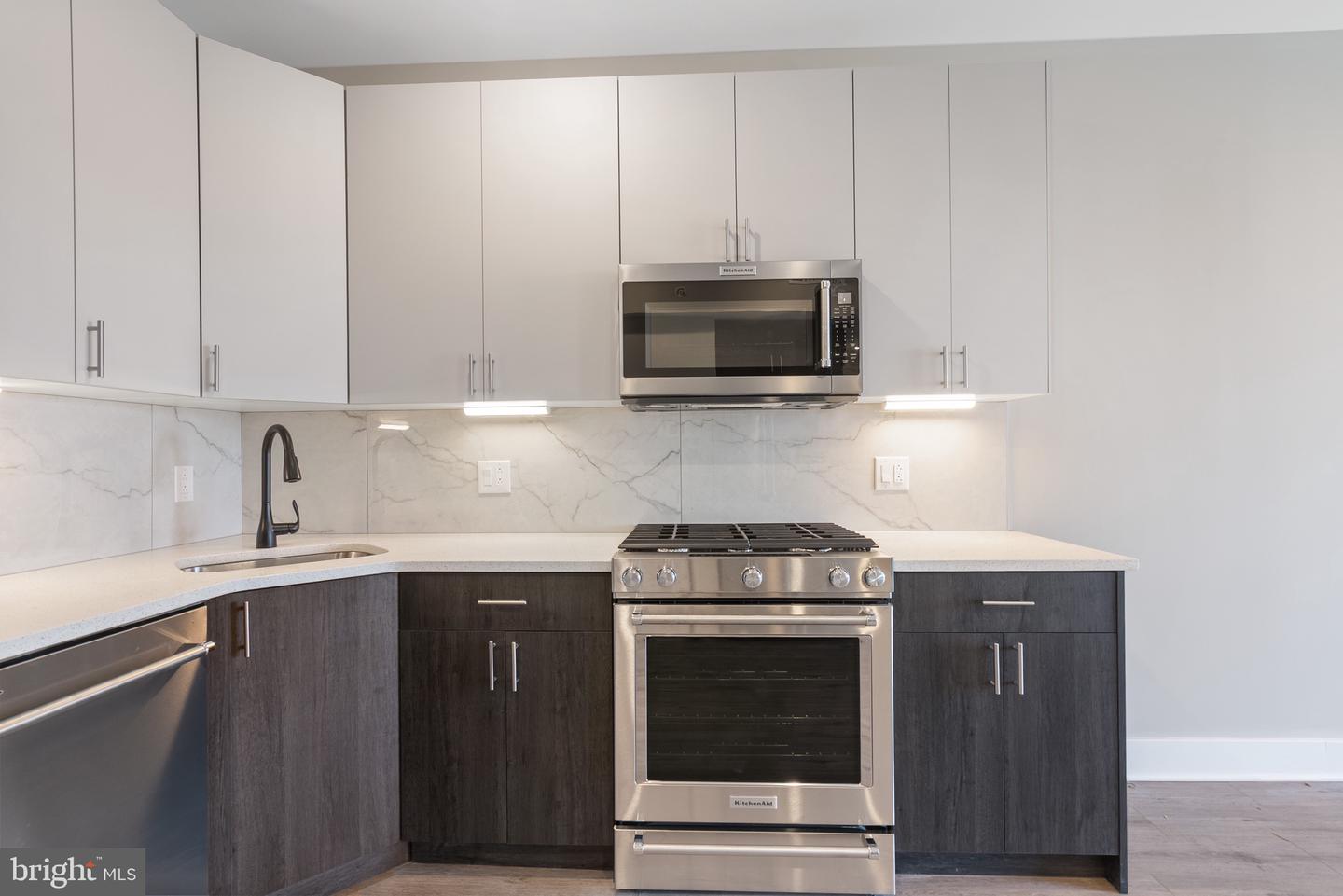 408-10 N FRONT ST #5