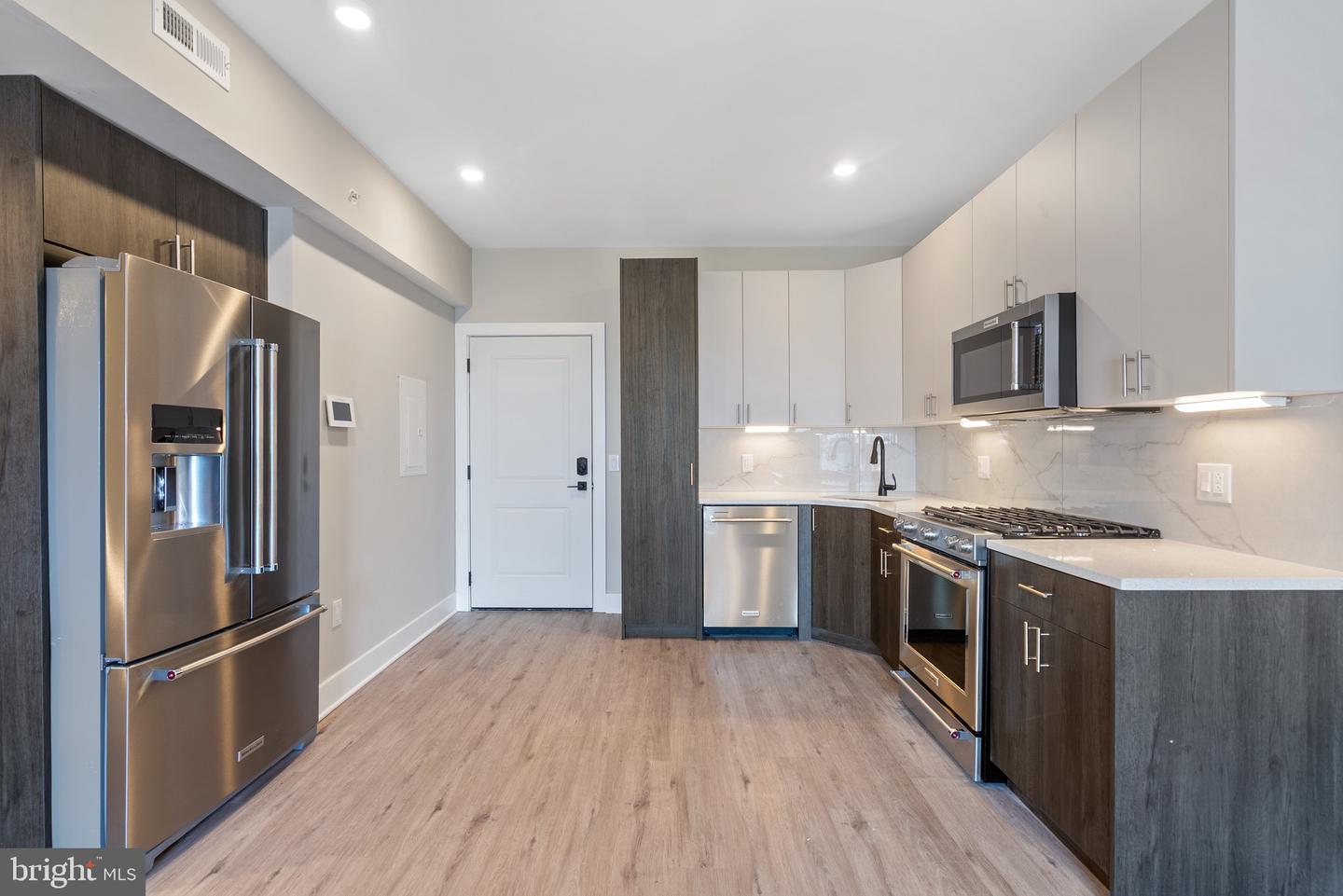 408-10 N FRONT ST #5