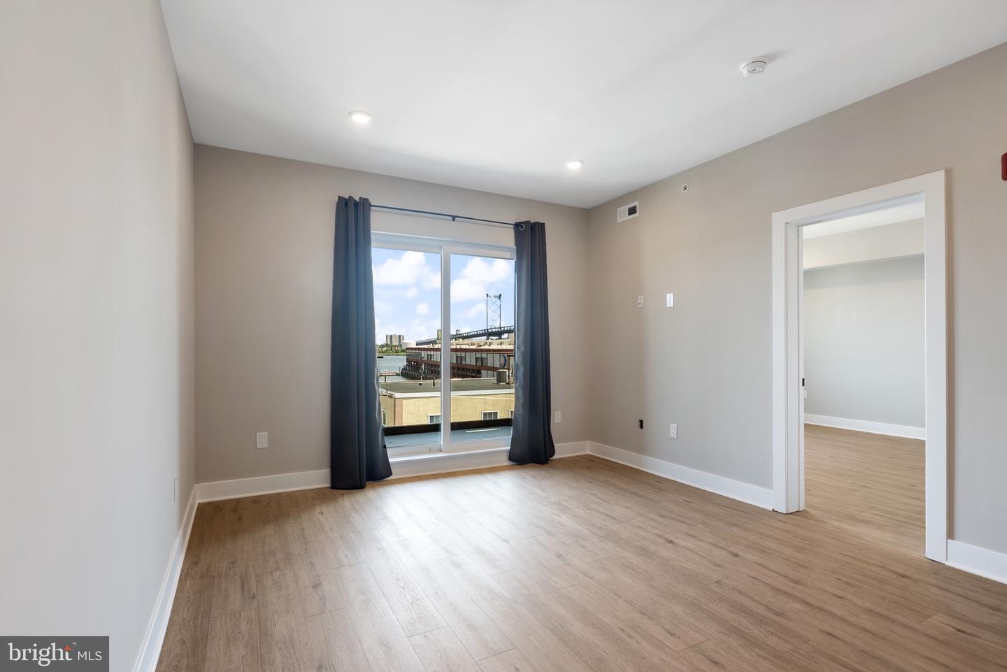 408-10 N FRONT ST #5