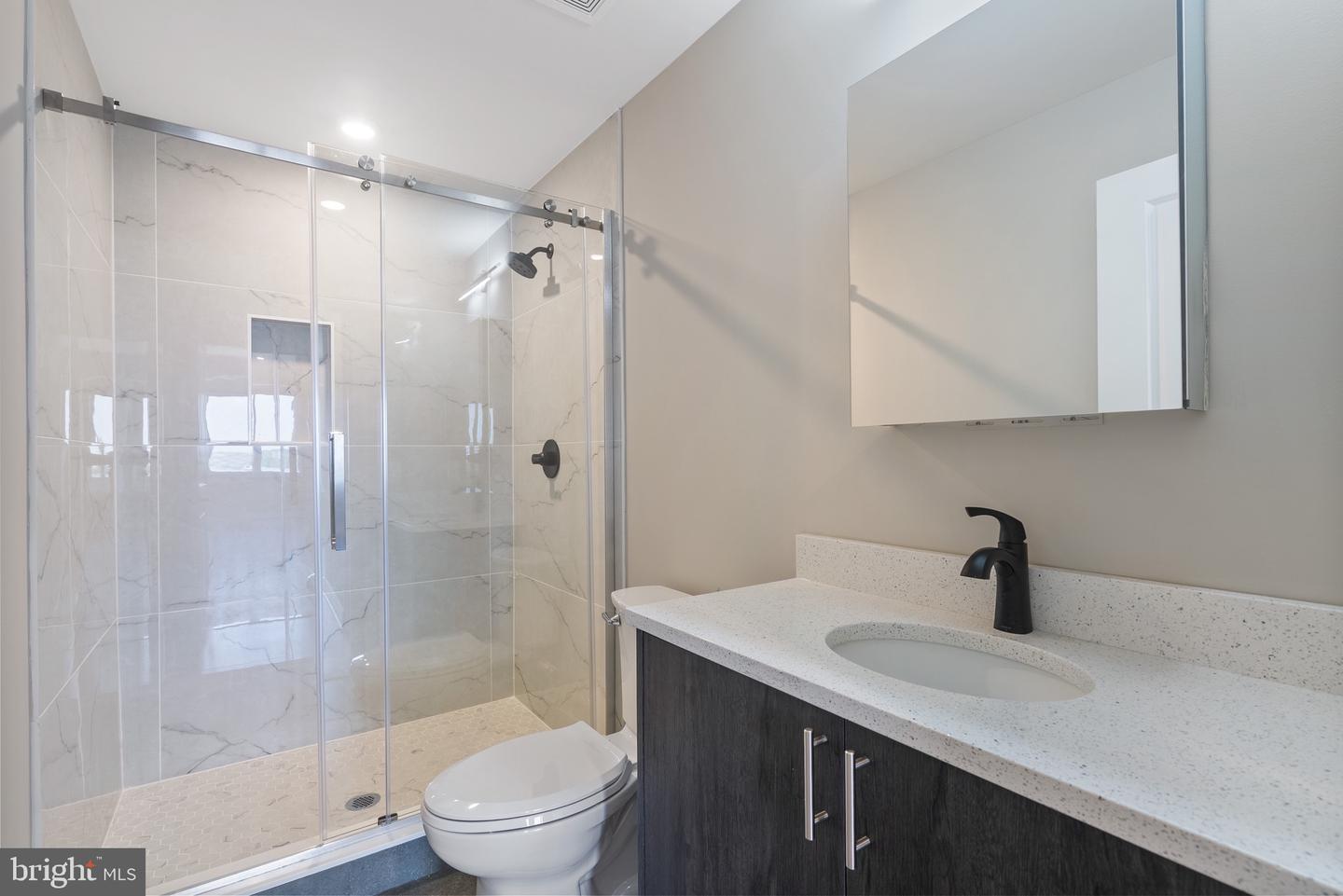 408-10 N FRONT ST #5
