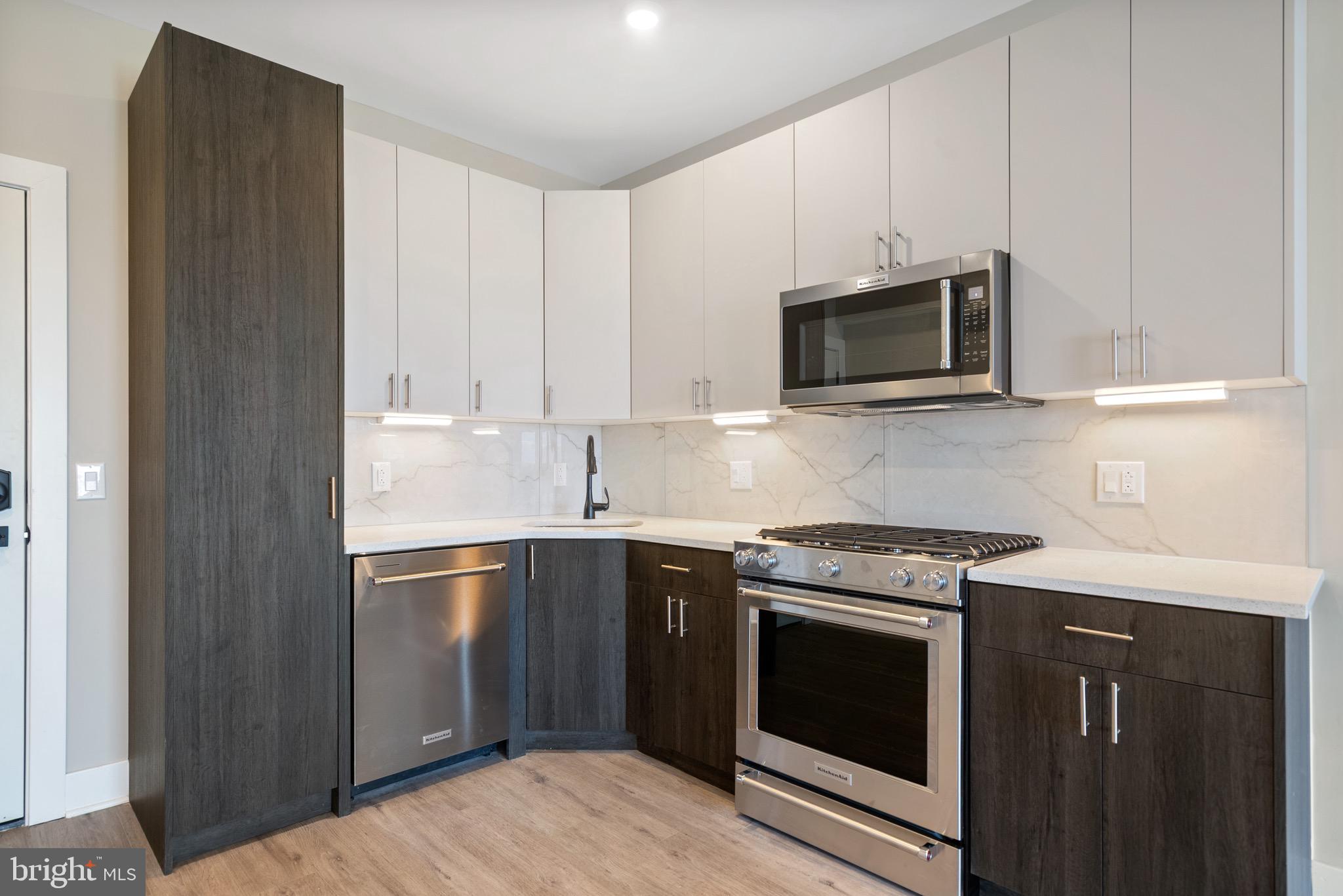 408-10 N FRONT ST #5