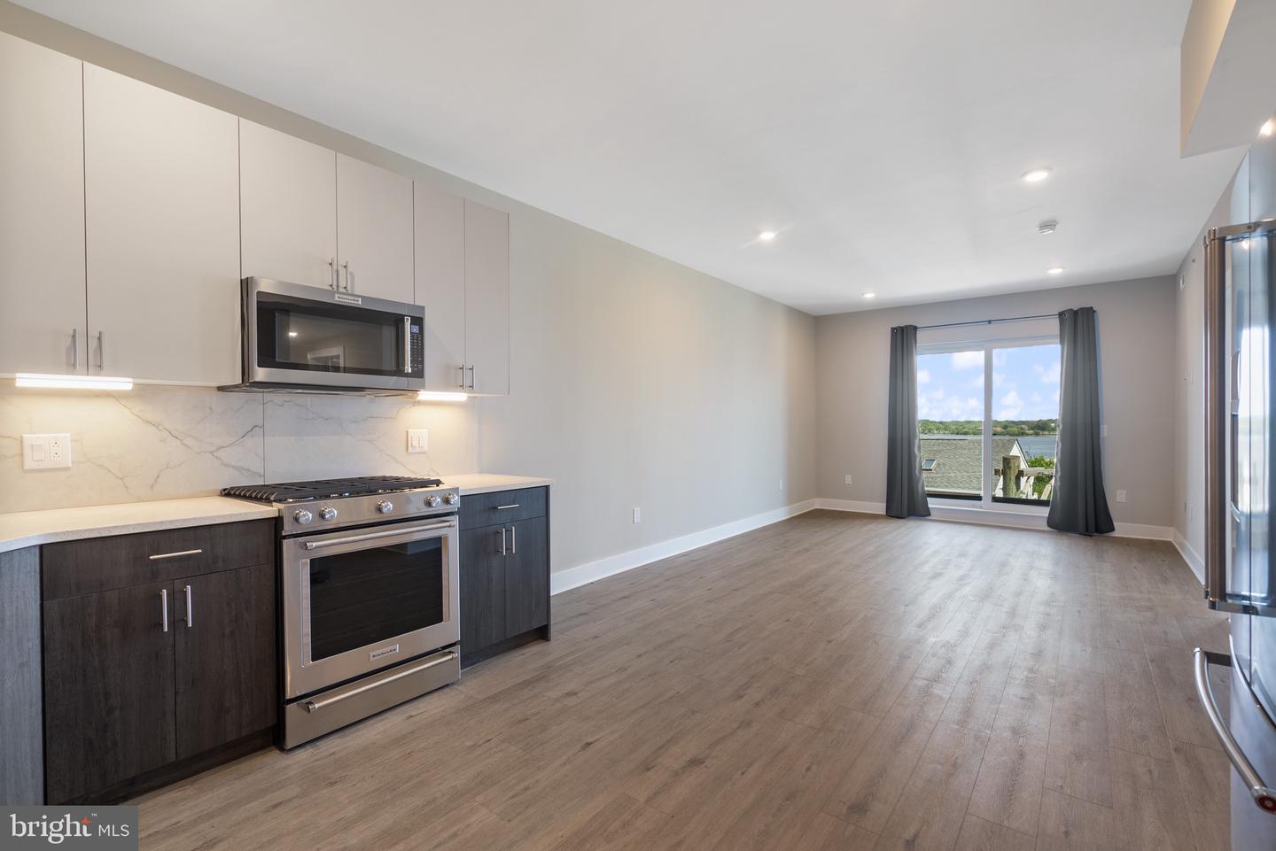 408-10 N FRONT ST #5
