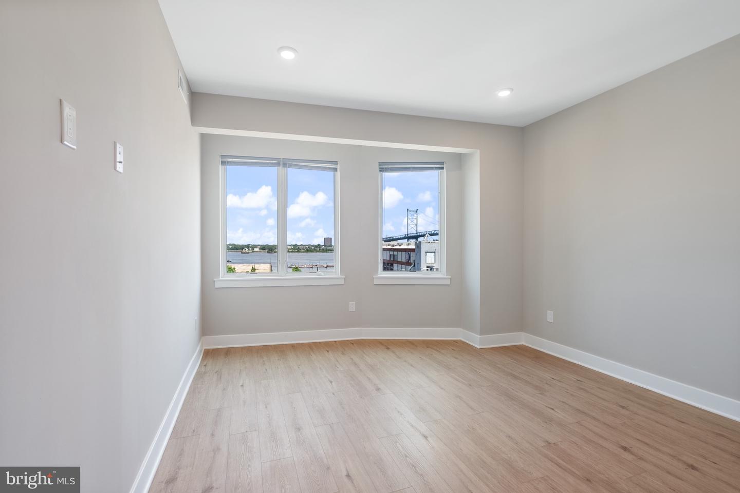 408-10 N FRONT ST #5