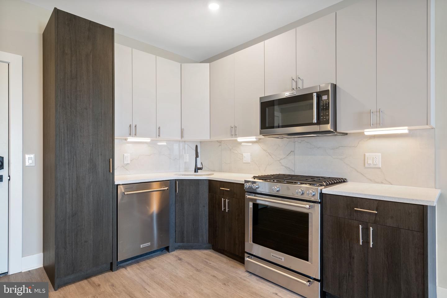 408-10 N FRONT ST #5