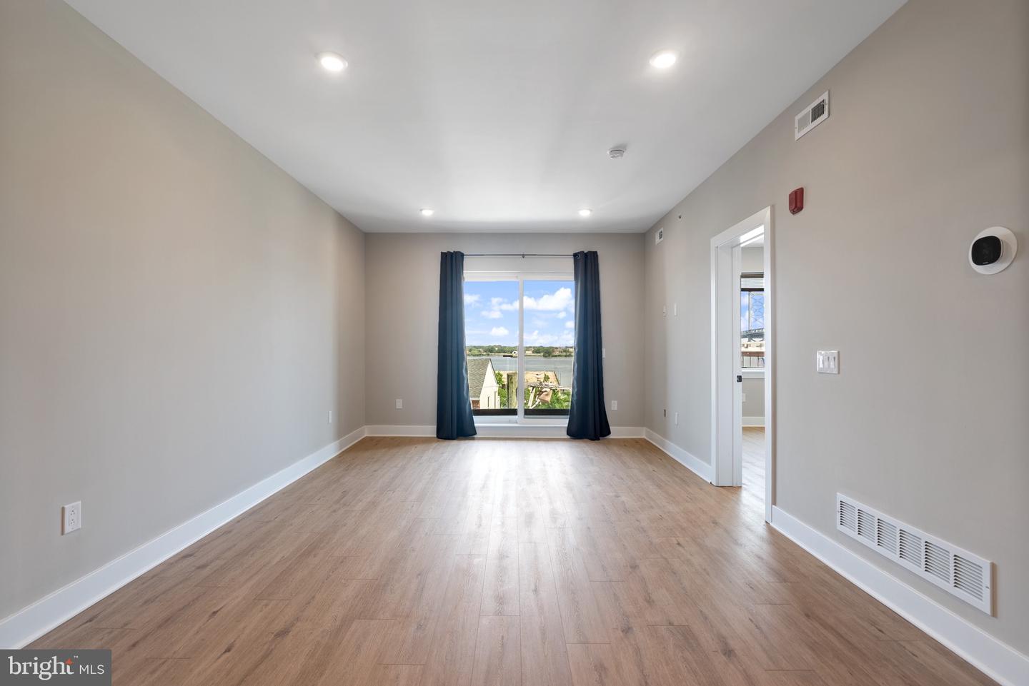 408-10 N FRONT ST #5