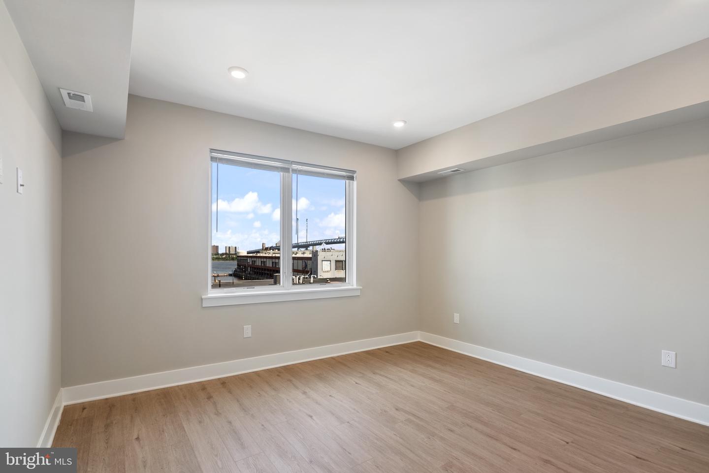 408-10 N FRONT ST #5