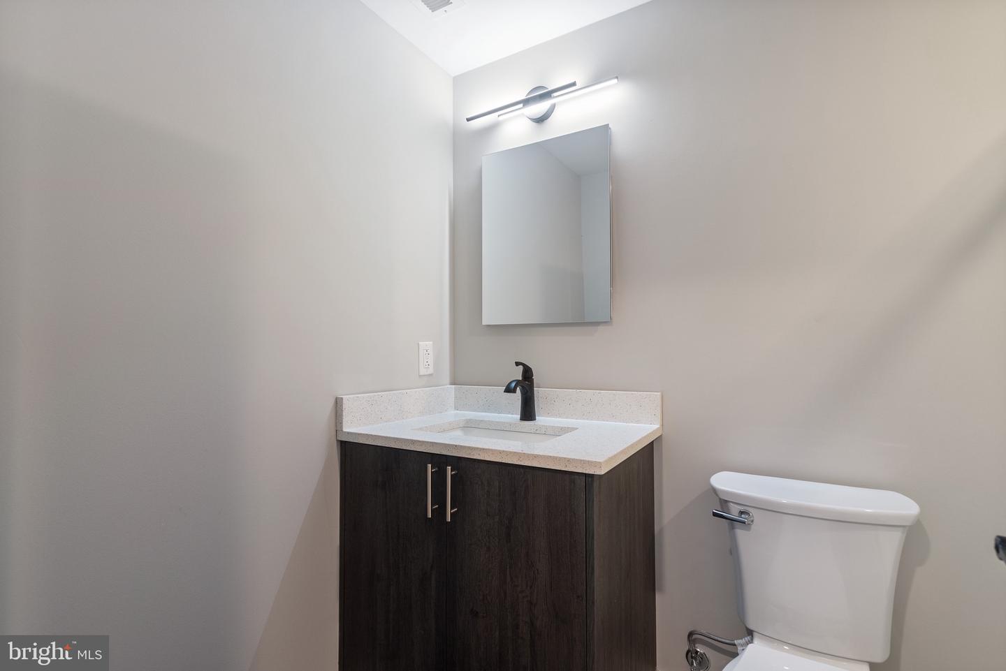 408-10 N FRONT ST #5