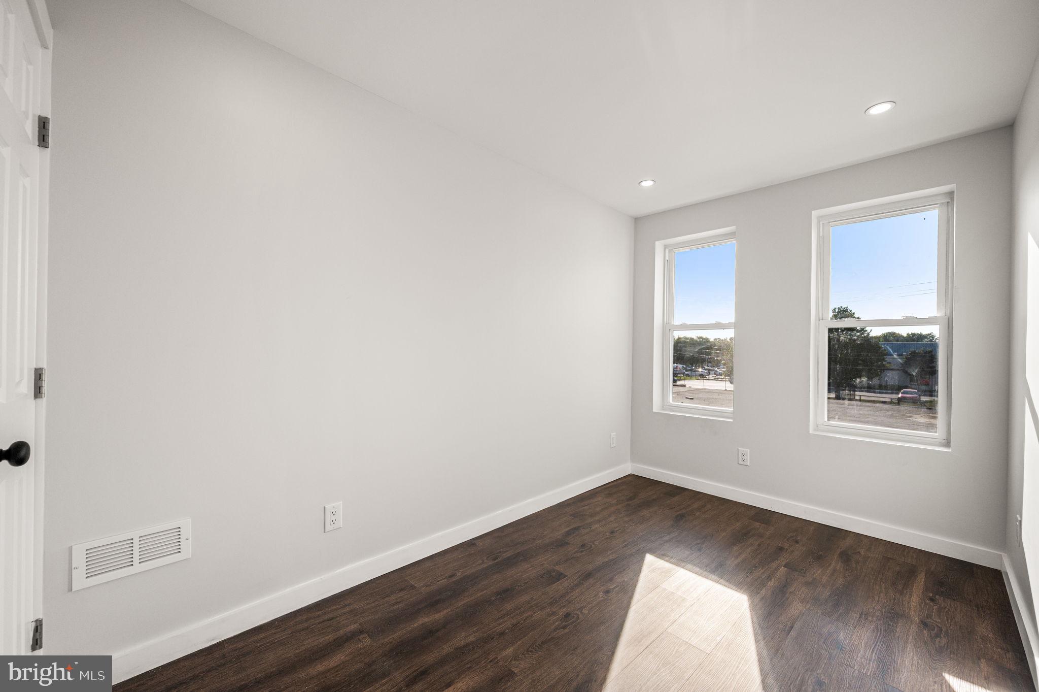 1228 S HARMONY STREET