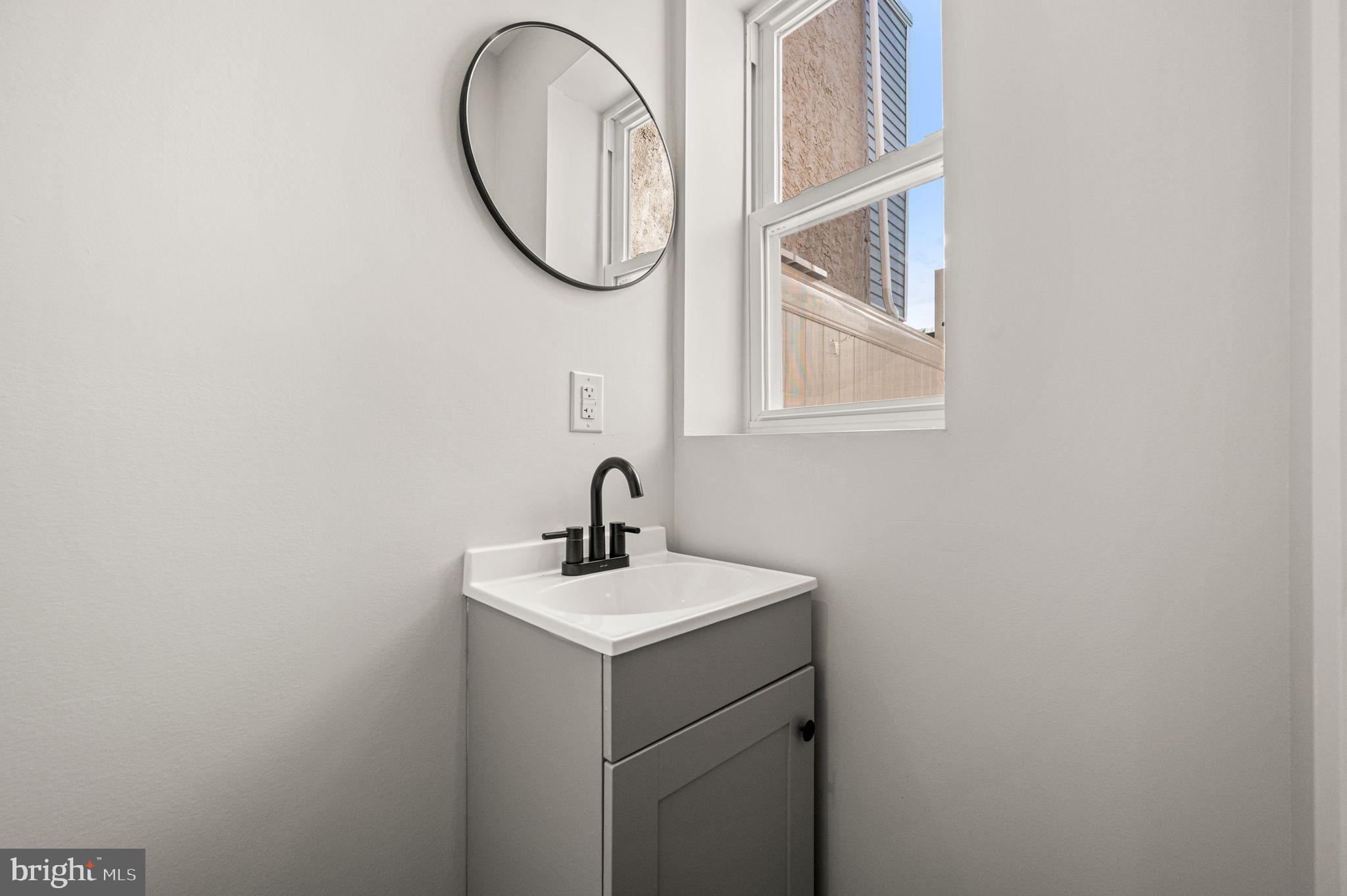 1228 S HARMONY STREET