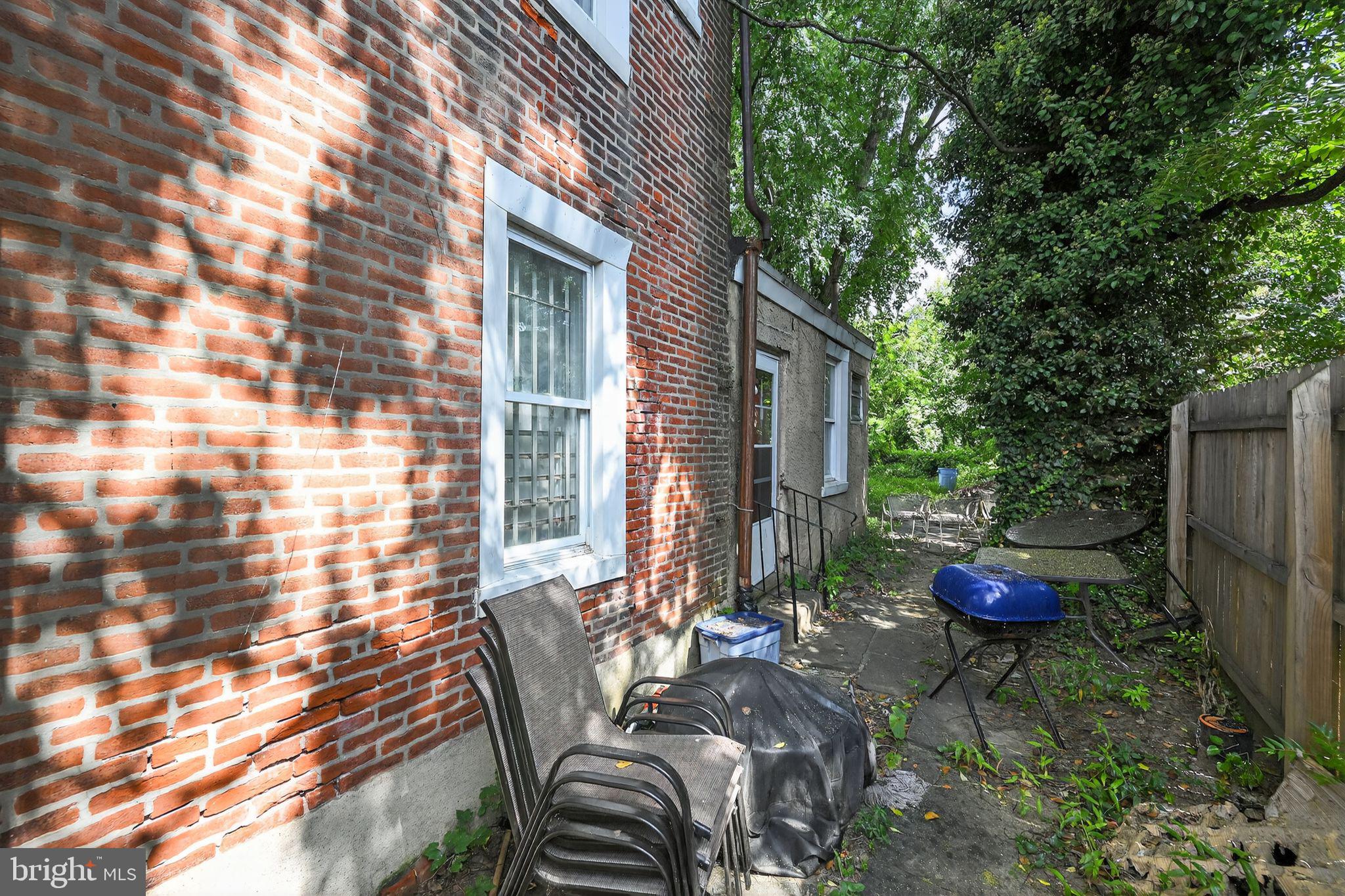 5843 MAGNOLIA STREET