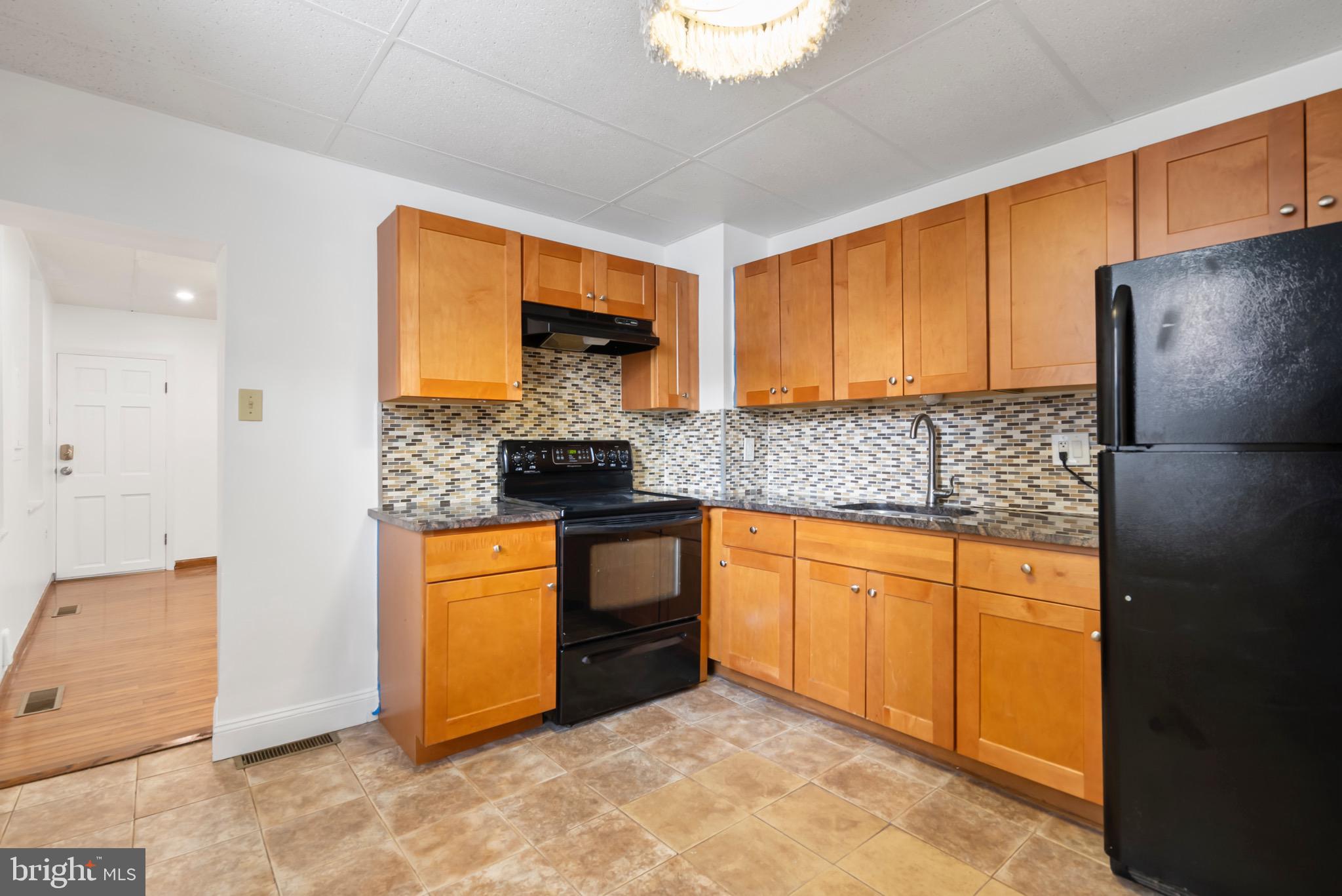 626 CARPENTER STREET 1