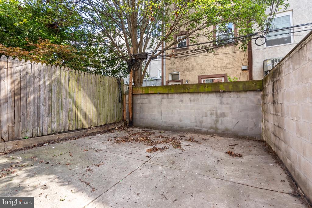 626 CARPENTER STREET 1