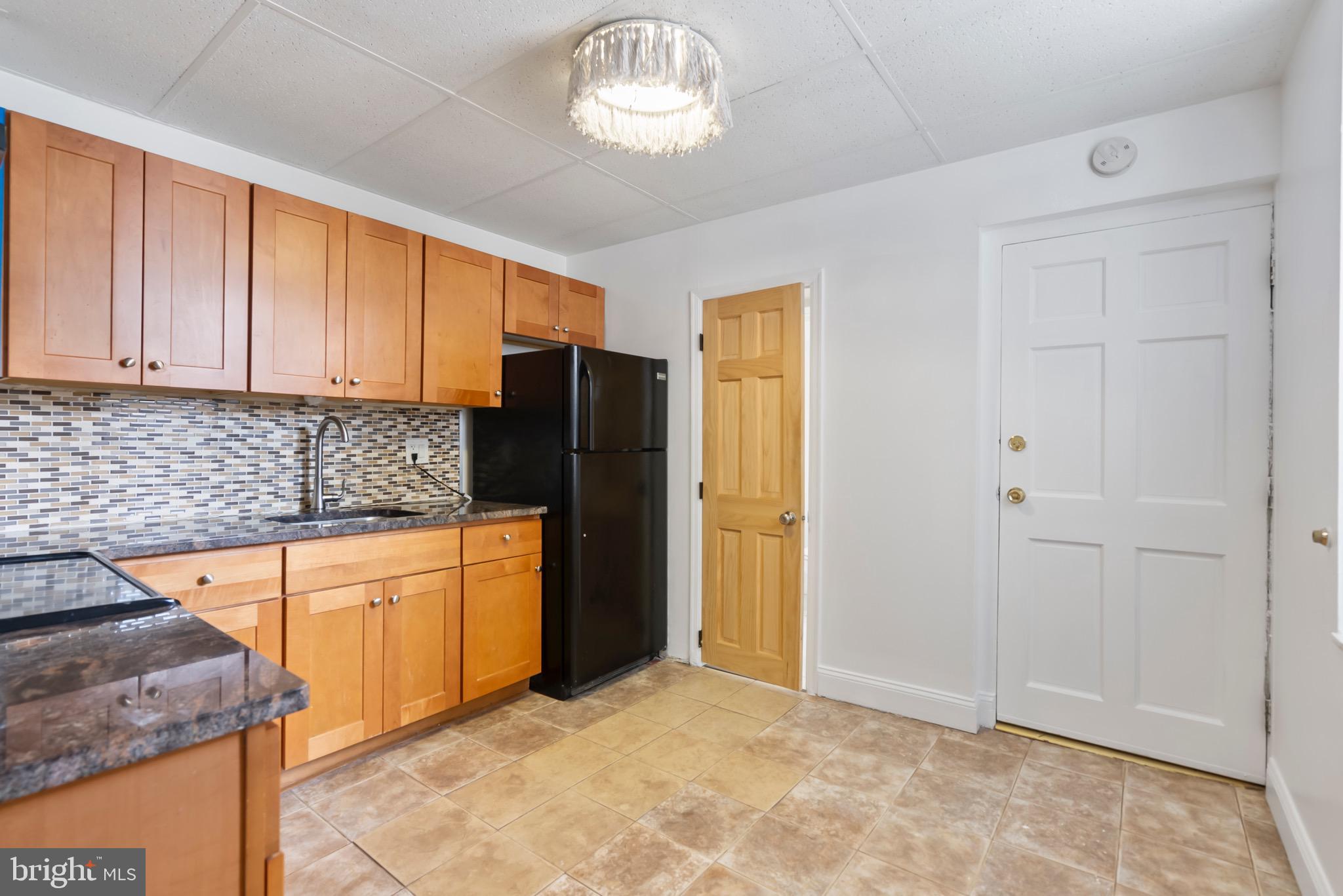 626 CARPENTER STREET 1