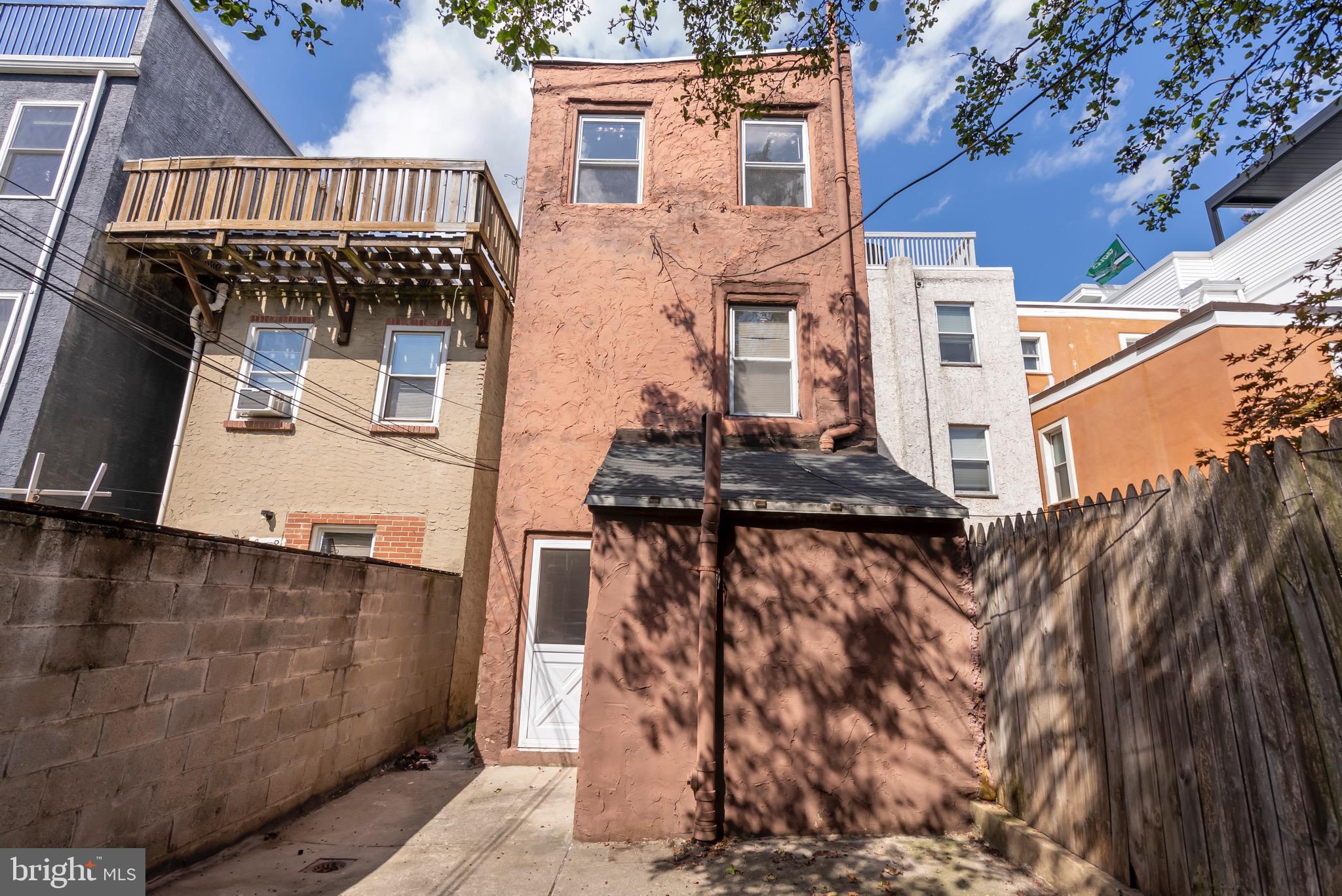 626 CARPENTER STREET 1