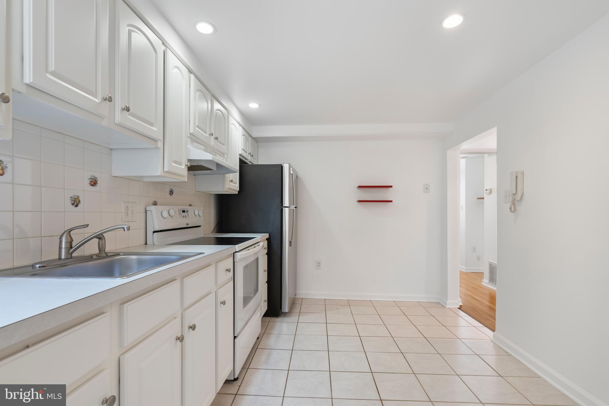 626 CARPENTER STREET 2