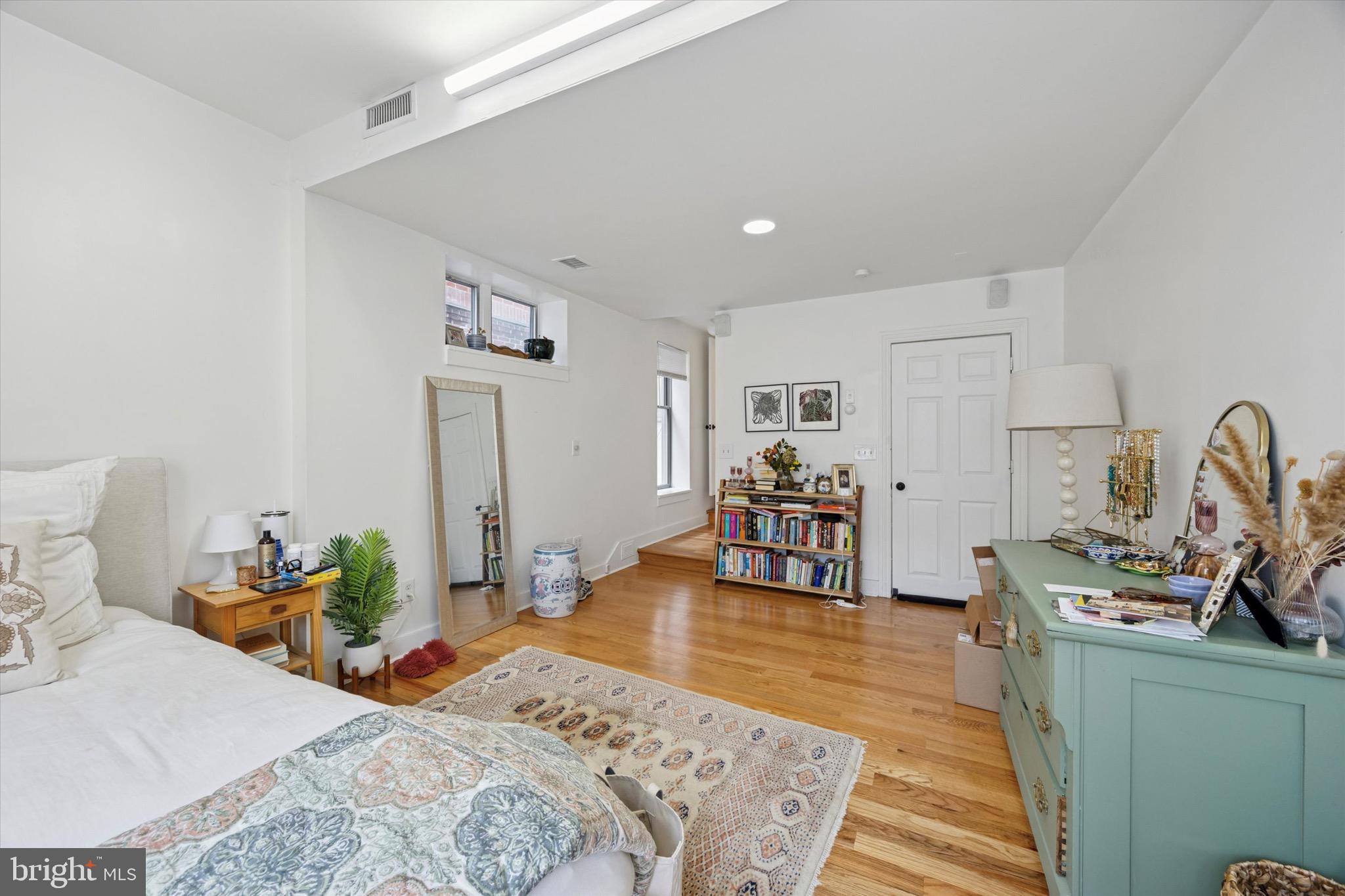 1731 BAINBRIDGE STREET