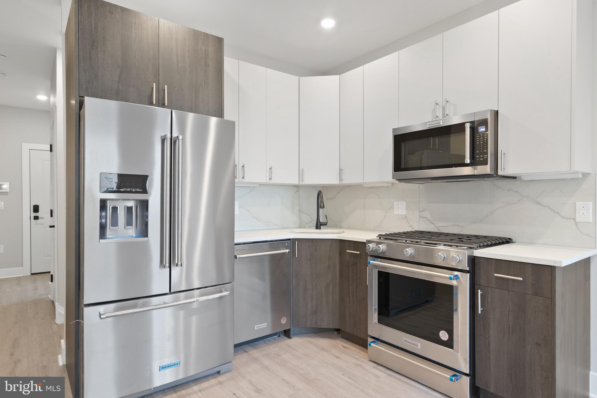 408-10 N FRONT STREET 1