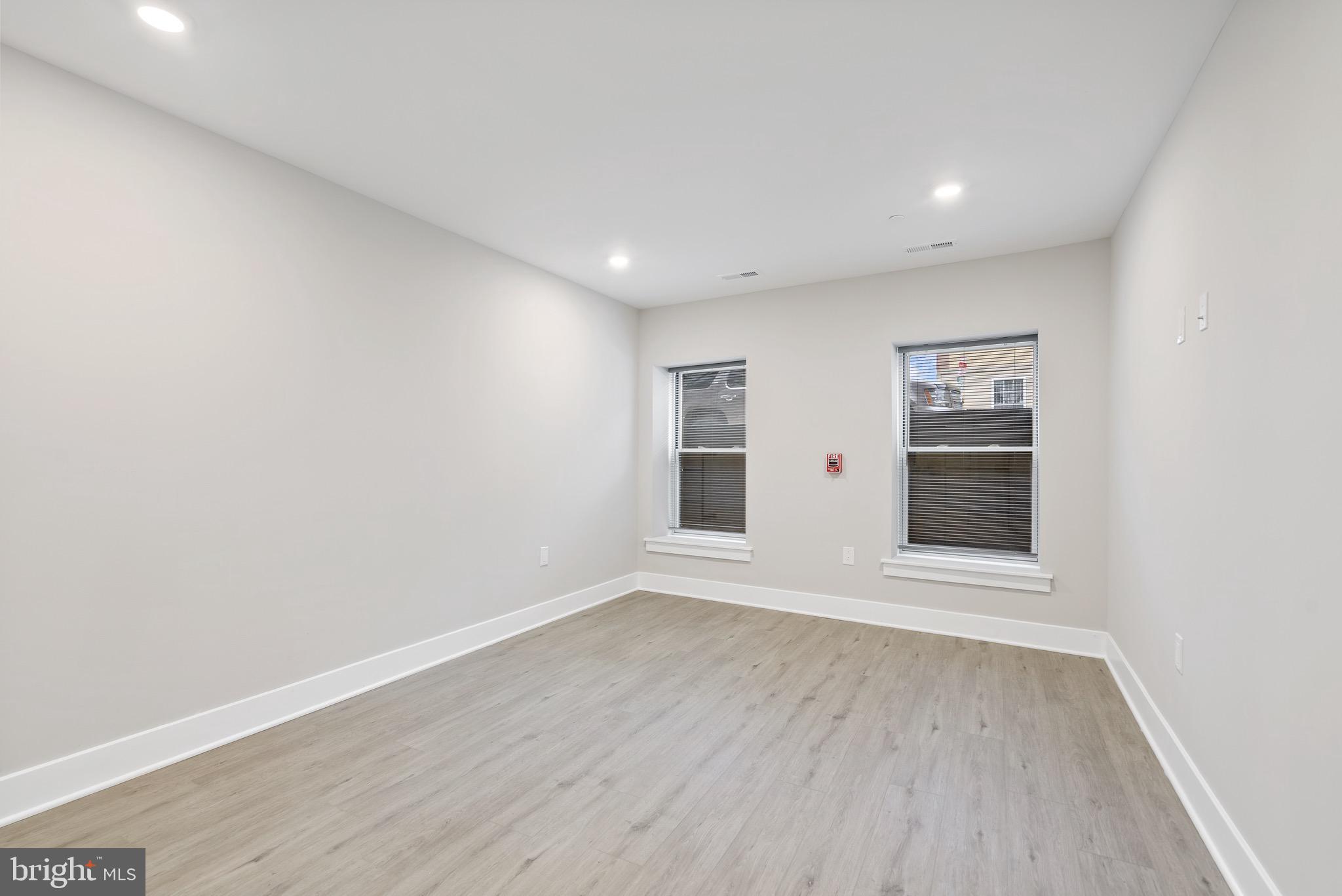 408-10 N FRONT STREET 1