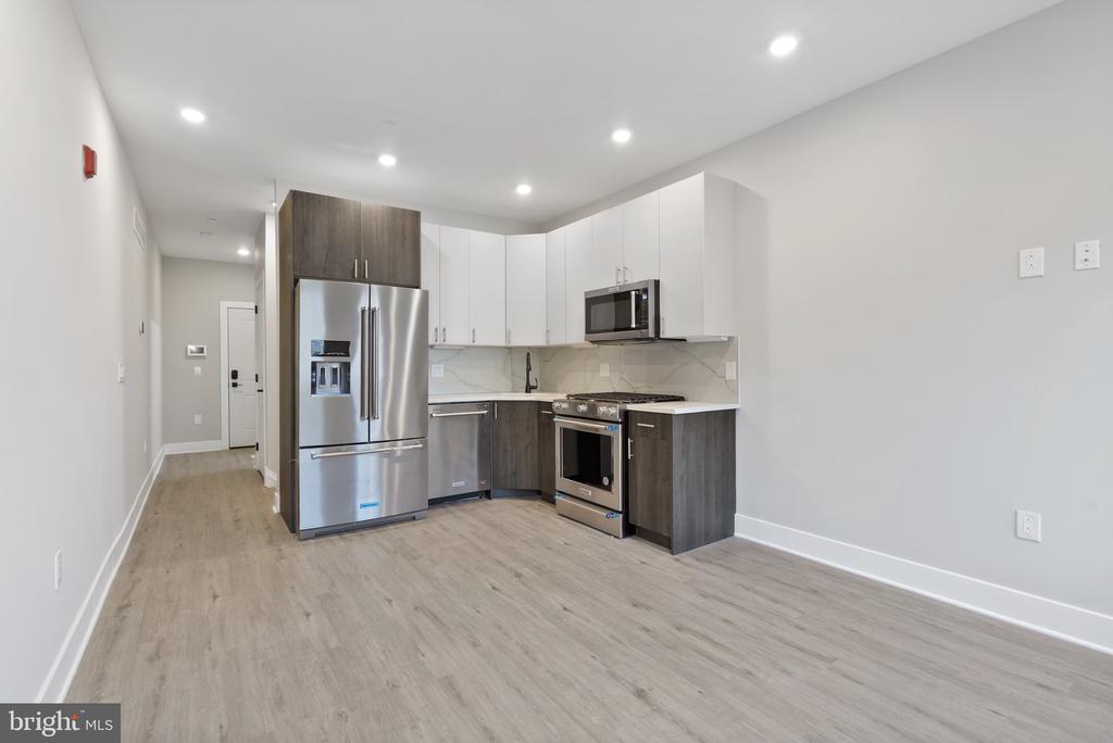 408-10 N FRONT STREET 1