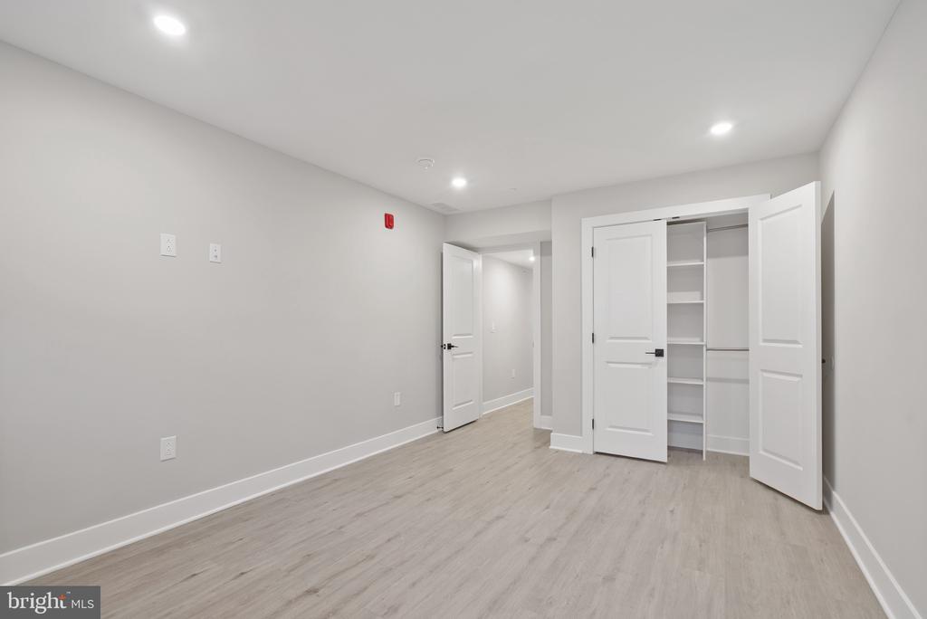 408-10 N FRONT STREET 1
