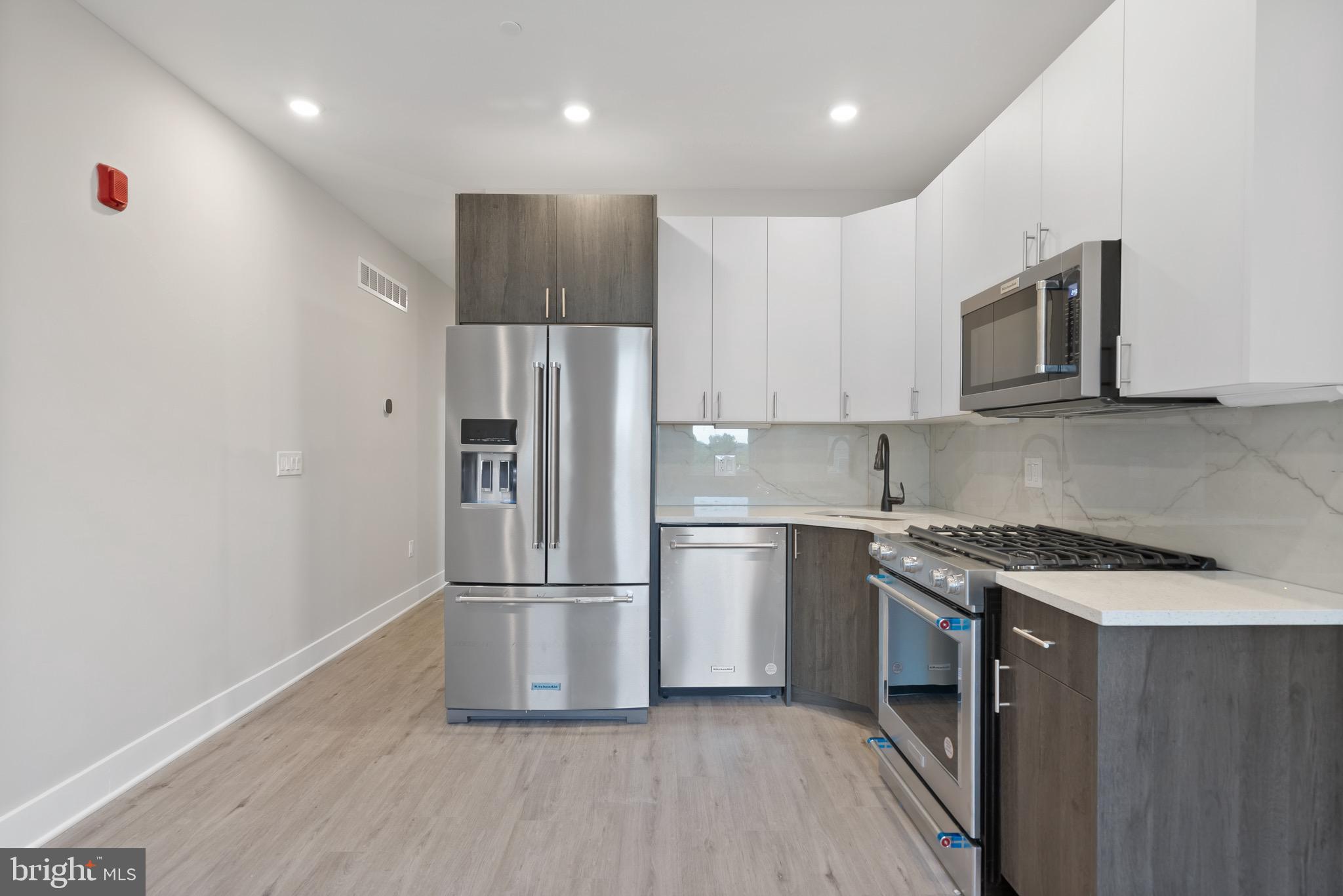 408-10 N FRONT STREET 1