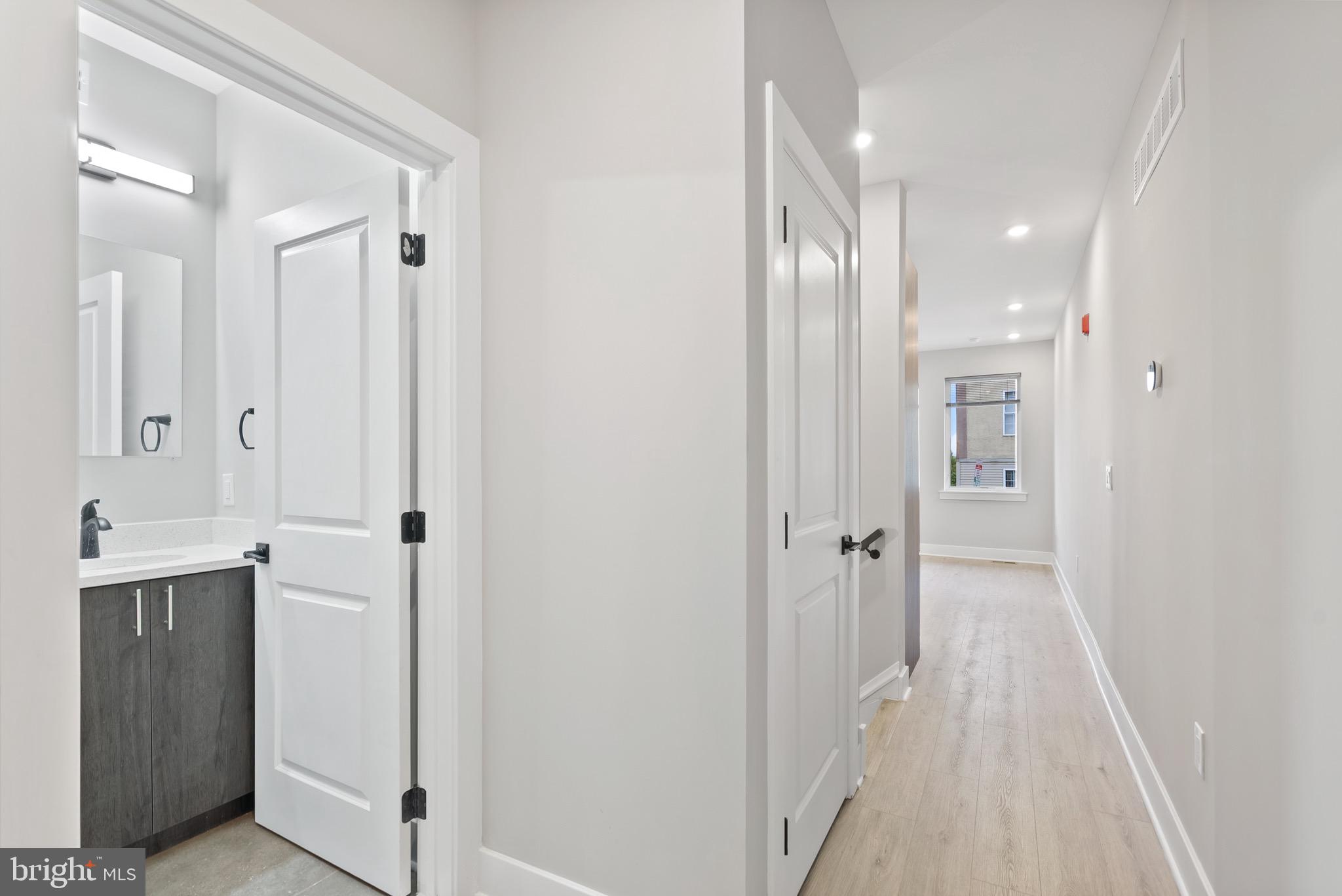 408-10 N FRONT STREET 1