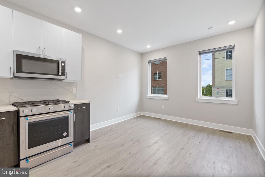 408-10 N FRONT STREET 1